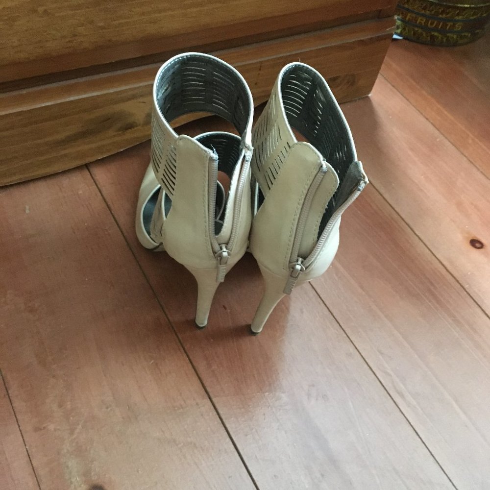 shoes - Picture 3 of 3
